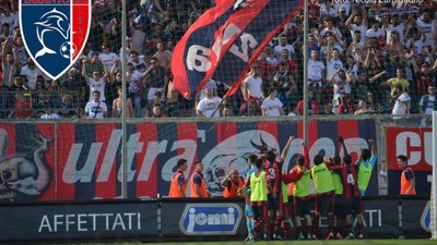 I rossoblu festeggiano: è vittoria! (foto tarantofc.it)