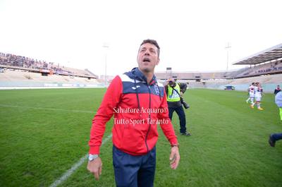 L'allenatore del Taranto Campilongo (foto Acquaro)